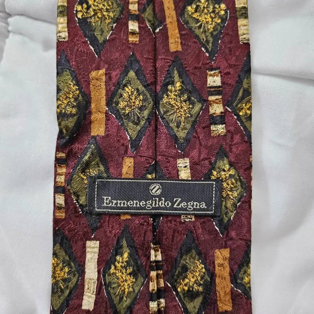 Ermenegildo Zegna Mens Silk Necktie Burgundy Geometric Pattern Tie Made in Italy